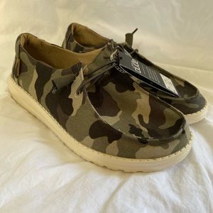 NWT Hey Dude Wendy- camo